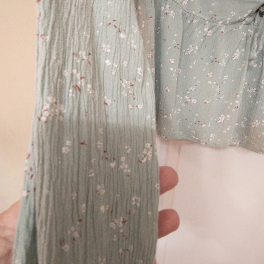SO Sage Floral Peplum Blouse With Lace Up Front - Picture 3 of 11